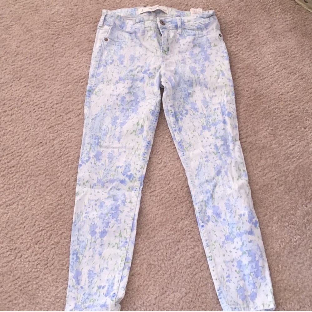 Like New Abercrombie & Fitch Floral Jeans